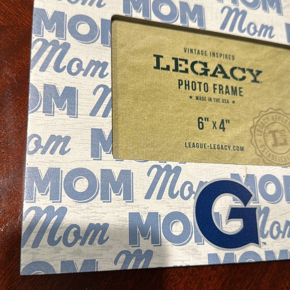 Georgetown 'Mom' Photo Frame - Picture 4 of 5
